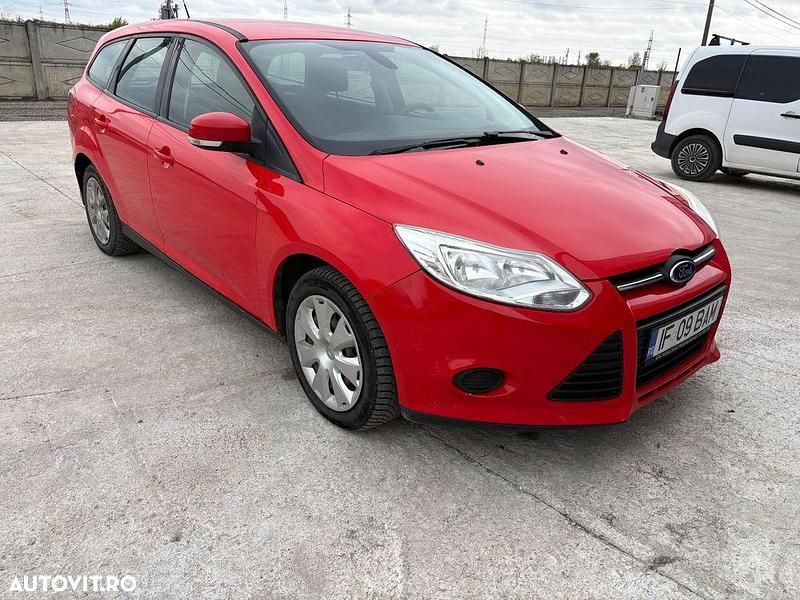 Second-hand Ford Focus Ambiente 90 CP (66 kW) 2013 Culoarerosu Break