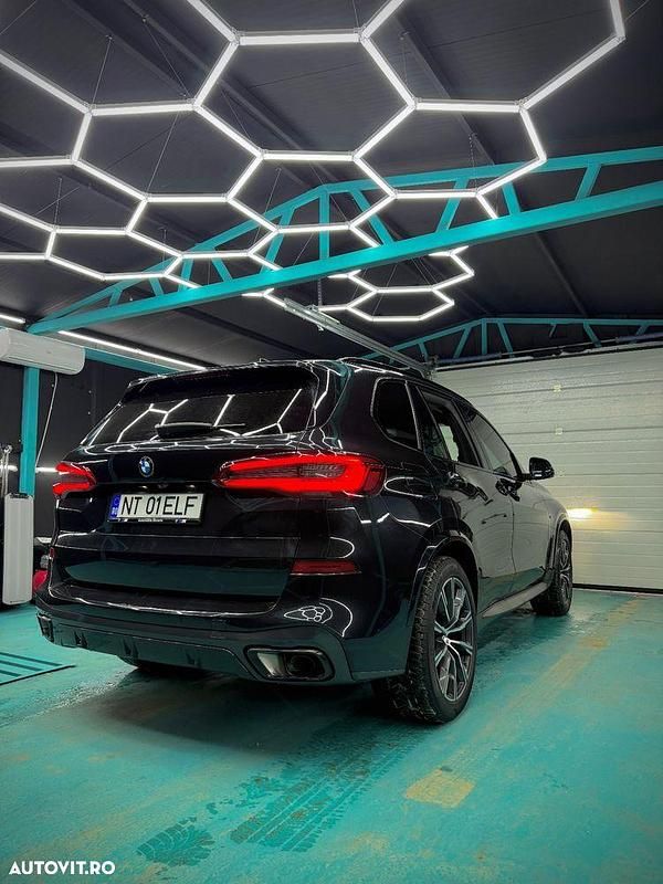 Second-hand BMW X5 Comfort Edition 265 CP (194 kW) 2020 Culoarenegru SUV