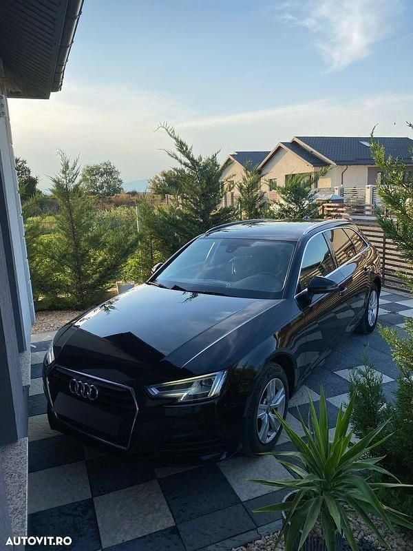 Culoarenegru Utilizat 2017 Audi A4 Premium Break | 13.500 EUR (Preț bun) - Imagine 1/4