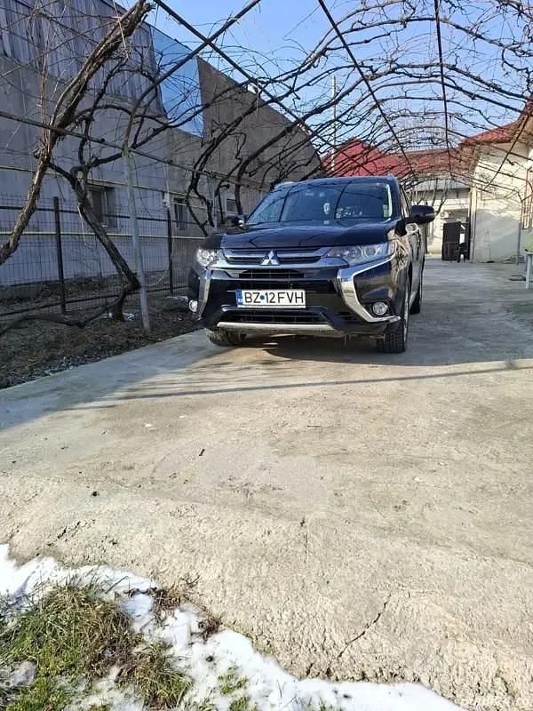 Second-hand Mitsubishi Outlander P-HEV 204 CP (150 kW) 2016