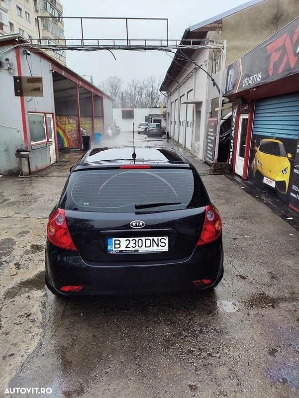 Second-hand Kia Ceed Best 109 CP (80 kW) 2008 Culoarenegru Hatchback