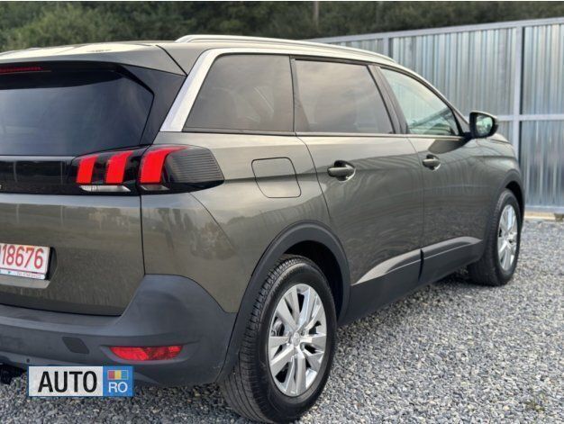 Second-hand Peugeot 5008 Allure 120 CP (88 kW) 2018 Verde Monovolum