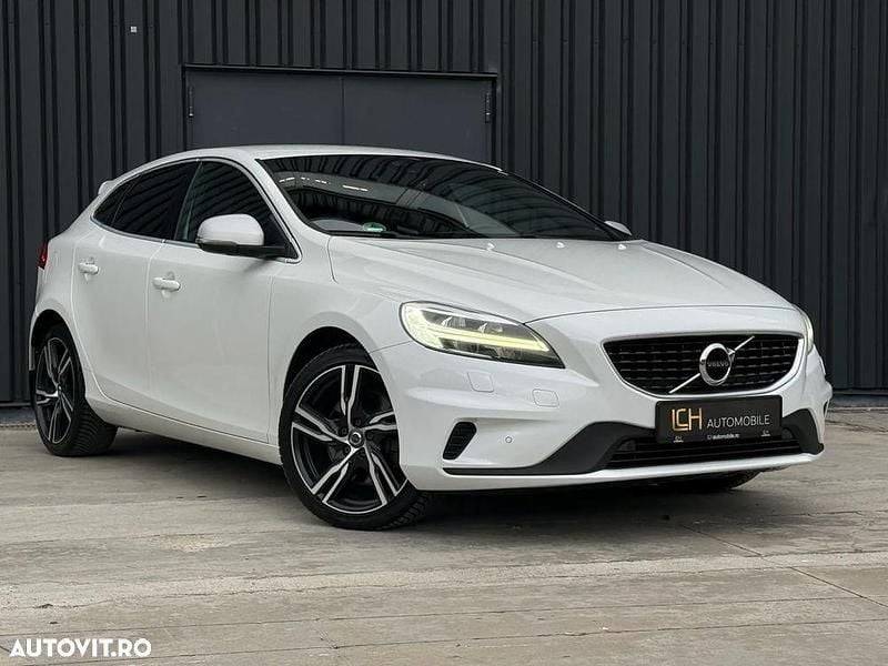 Second-hand Volvo V40 R-Design 150 CP (110 kW) 2016 Culoarealb Hatchback