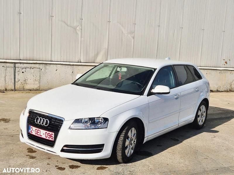 Second-hand Audi A3 Ambiente 105 CP (77 kW) 2011 Culoarealb Hatchback