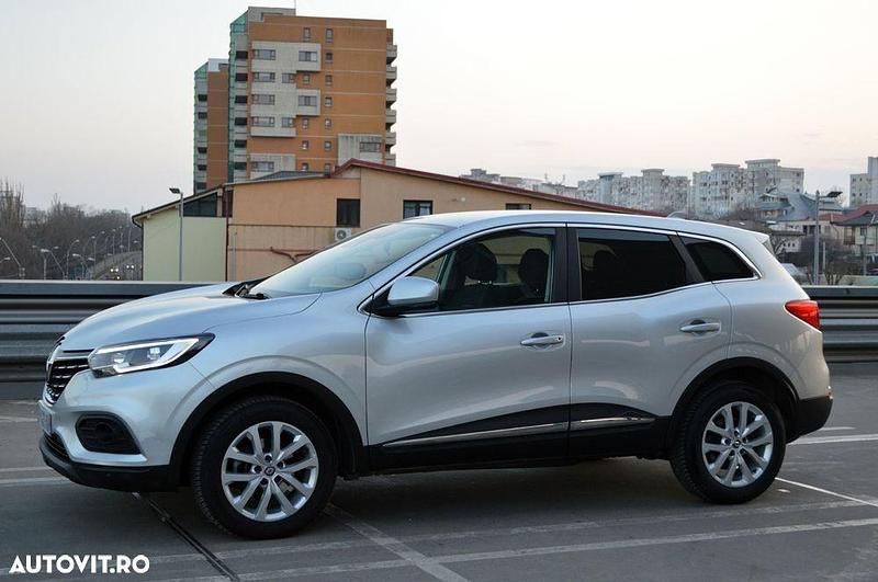 Second-hand Renault Kadjar Business 140 CP (102 kW) 2022 Culoareargint SUV