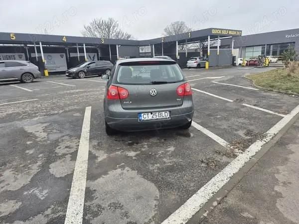 Second-hand VW Golf IV 77 CP (56 kW) 2005 Verde Berlinǎ