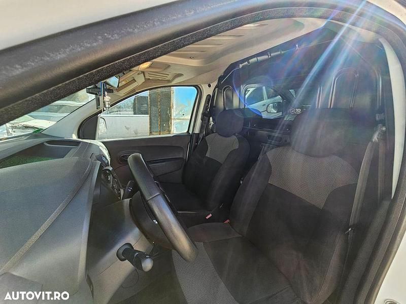 Second-hand Dacia Dokker 102 CP (75 kW) 2017 Culoarealb Monovolum