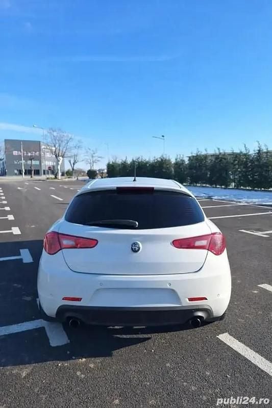 Second-hand Alfa Romeo Giulietta 170 CP (125 kW) 2010 Alb Hatchback