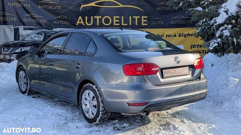 Second-hand VW Jetta Trendline 105 CP (77 kW) 2011 Culoaregri Berlinǎ