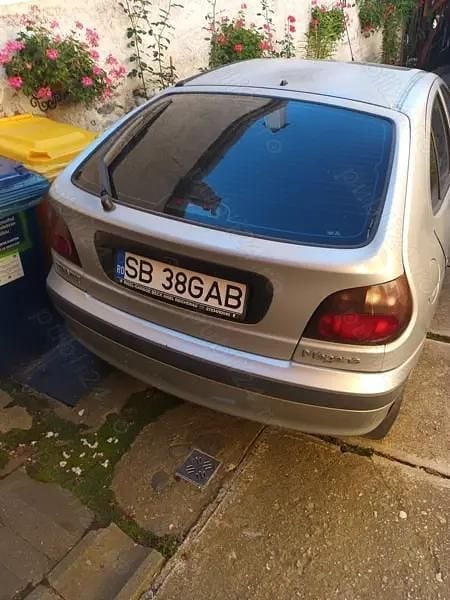 Utilizat 1996 Renault Mégane Hatchback | 2.600 EUR - Imagine 1/3