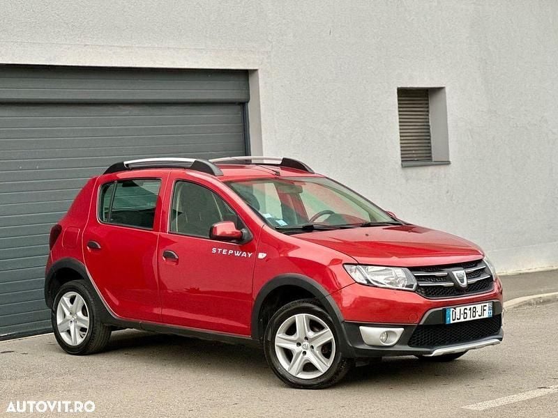 Rosu Utilizat 2015 Dacia Sandero Prestige Hatchback | 4.990 EUR (Preț OK) - Imagine 1/4