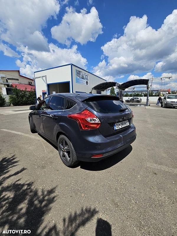Second-hand Ford Focus Trend 105 CP (77 kW) 2013 Culoarealbastru Hatchback
