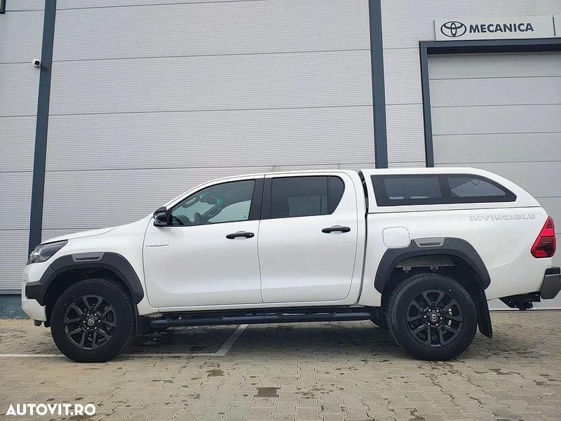 Second-hand Toyota HiLux 204 CP (150 kW) 2022 Culoarealb Pickup