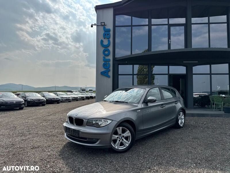Gri Utilizat 2011 BMW 116 Hatchback | 3.990 EUR (Super Preț) - Imagine 1/4