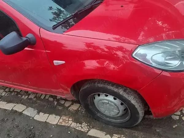 Second-hand Dacia Sandero 75 CP (55 kW) 2011 Rosu Hatchback