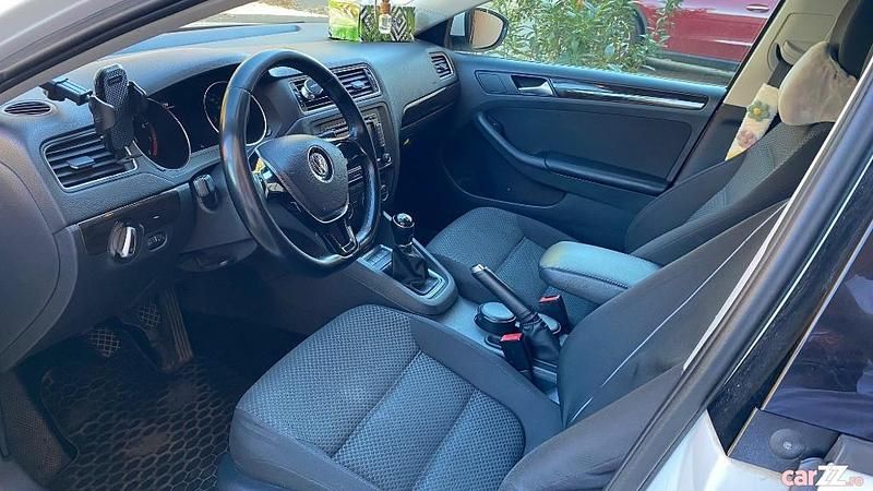 Second-hand VW Jetta Comfortline 105 CP (77 kW) 2015 Alb Berlinǎ