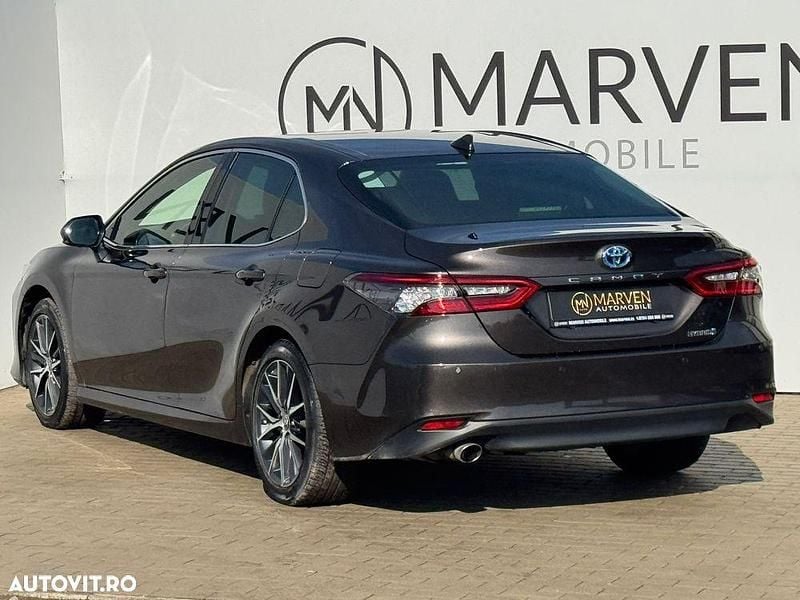 Second-hand Toyota Camry Luxury 218 CP (160 kW) 2022 Culoaremaro Berlinǎ