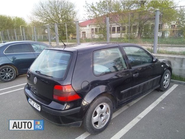 Negru Utilizat 2001 VW Golf IV Hatchback | 1.150 EUR (Preț bun) - Imagine 1/3