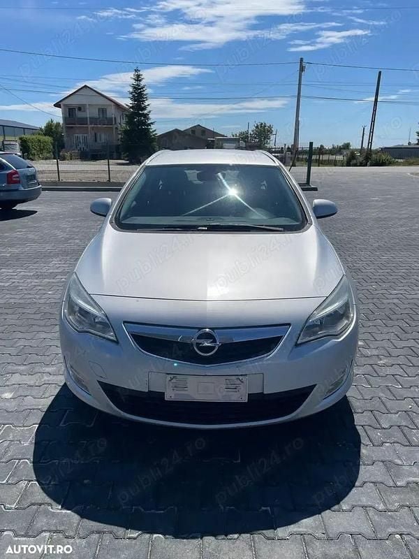 Argintiu Utilizat 2011 Opel Astra Cosmo Break | 4.500 EUR (Preț OK) - Imagine 1/4