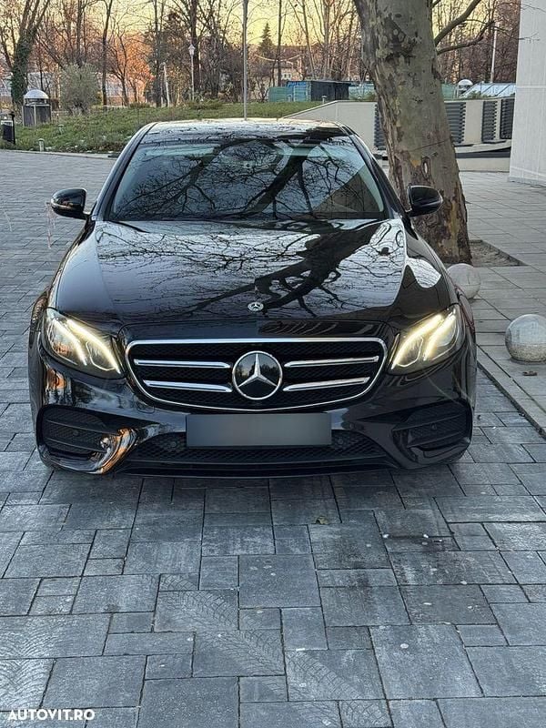Culoarenegru Second-hand 2020 Mercedes E300 Avantgarde Berlinǎ | 32.500 EUR (Preț OK) - Imagine 1/4