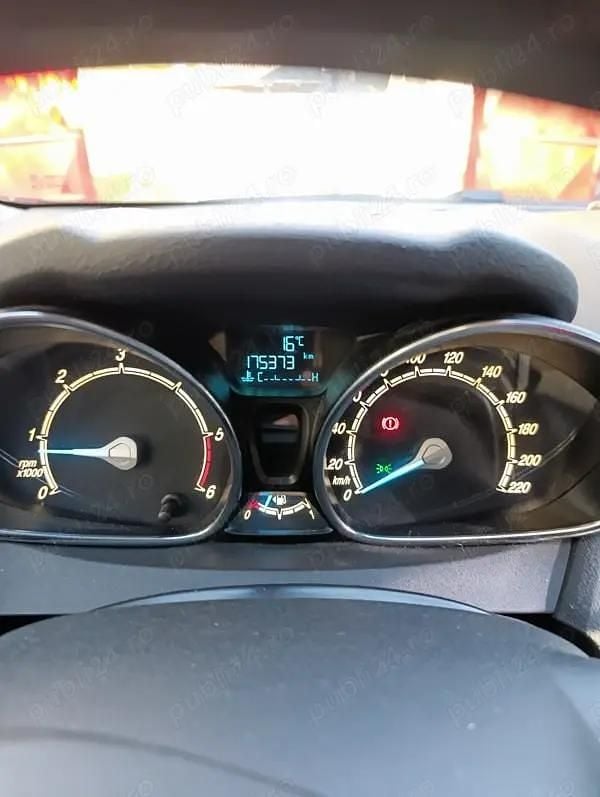 Second-hand Ford Fiesta 75 CP (55 kW) 2016 Albastru Hatchback