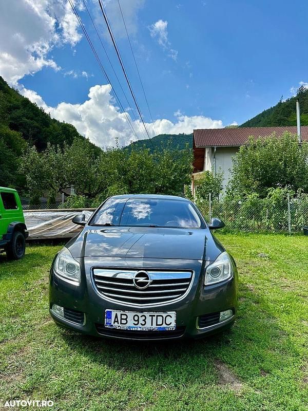 Culoarealte culori Utilizat 2012 Opel Insignia Edition Berlinǎ | 5.500 EUR (Preț OK) - Imagine 1/4