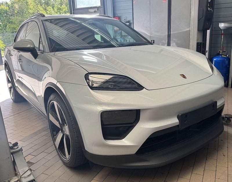 Utilizat 2024 Porsche Macan 4 Electric Sport SUV | 96.535 EUR - Imagine 1/1