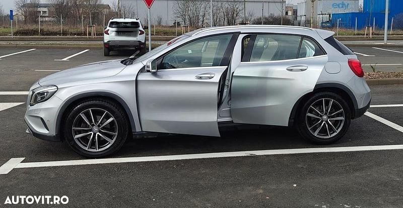 Second-hand Mercedes GLA200 Edition 1 156 CP (114 kW) 2015 Culoareargint SUV
