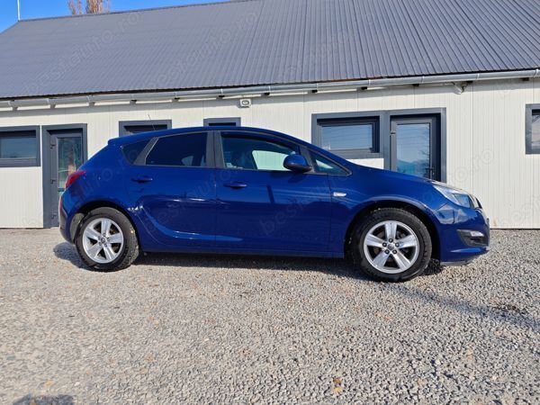 Second-hand Opel Astra 116 CP (85 kW) 2014 Albastru Hatchback