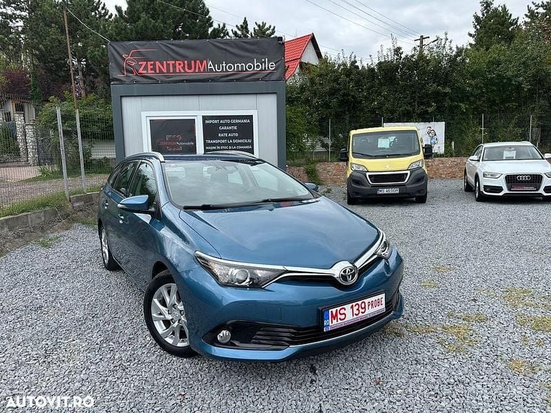 Second-hand Toyota Auris Design 112 CP (82 kW) 2015 Culoarealbastru Break