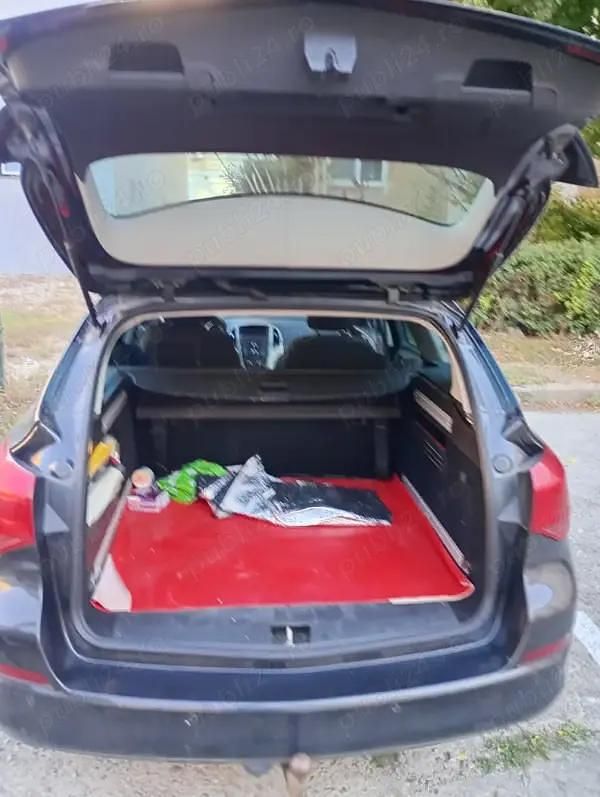 Second-hand Opel Astra Sport 150 CP (110 kW) 2012 Negru Hatchback