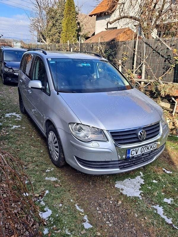 Gri Utilizat 2009 VW Touran Monovolum | 4.490 EUR - Imagine 1/4