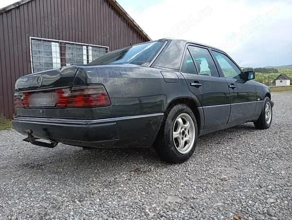 Second-hand Mercedes E250 128 CP (94 kW) 1991 Berlinǎ