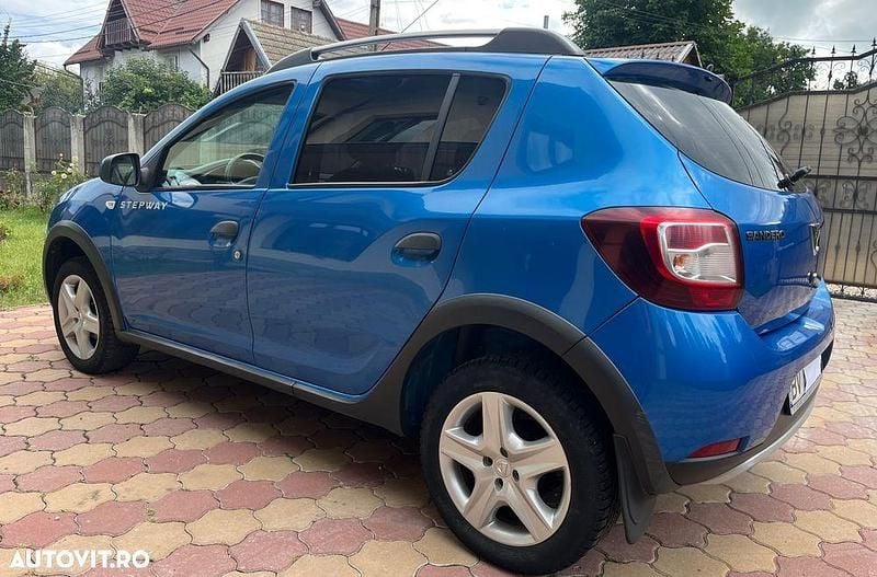 Second-hand Dacia Sandero Stepway 90 CP (66 kW) 2015 Culoarealbastru Hatchback