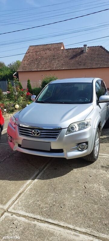 Gri Utilizat 2011 Toyota RAV4 Luxury SUV | 7.850 EUR (Preț OK) - Imagine 1/4