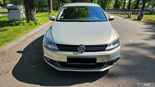 Second-hand VW Jetta 140 CP (102 kW) 2012 Argintiu Berlinǎ