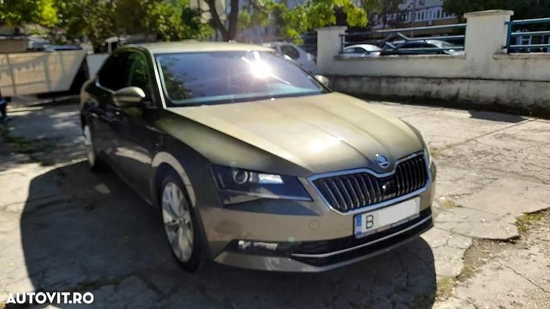 Culoareverde Utilizat 2016 Skoda Superb Style Break | 17.900 EUR (Scump) - Imagine 1/4