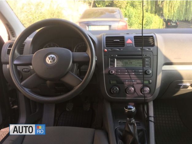 Second-hand VW Golf IV 115 CP (84 kW) 2005 Negru Hatchback