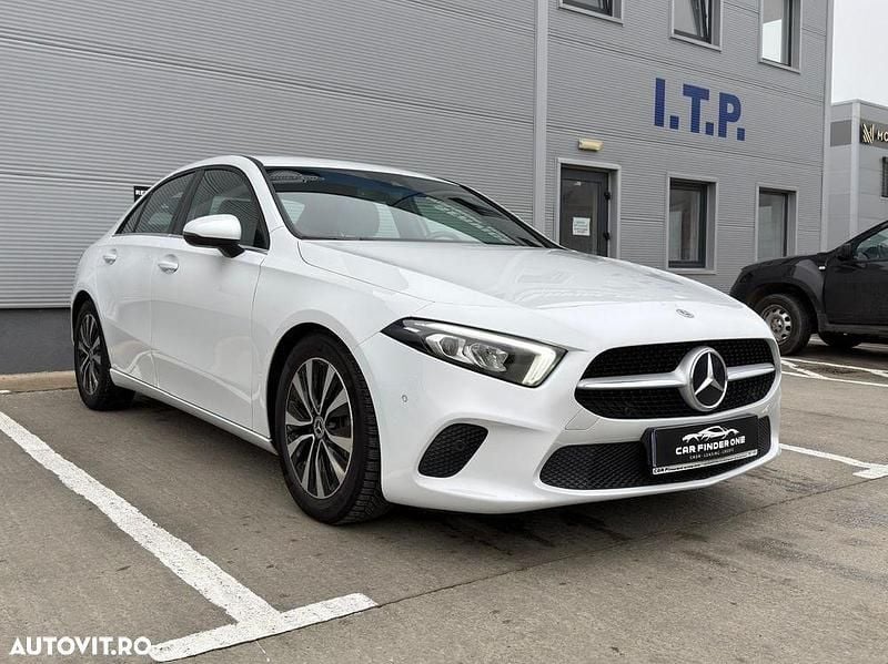 Culoarealb Utilizat 2021 Mercedes A180 Edition Berlinǎ | 22.990 EUR (Preț bun) - Imagine 1/4
