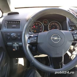 Negru Utilizat 2010 Opel Zafira Monovolum | 3.200 EUR (Preț OK) - Imagine 1/4