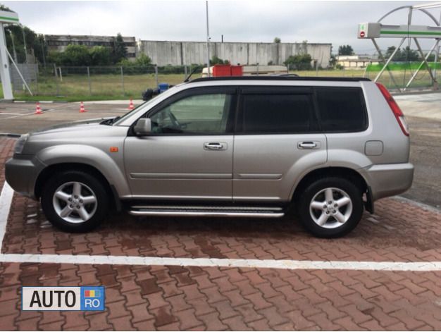 Auriu Utilizat 2004 Nissan X-Trail SUV | 2.150 EUR (Super Preț) - Imagine 1/4