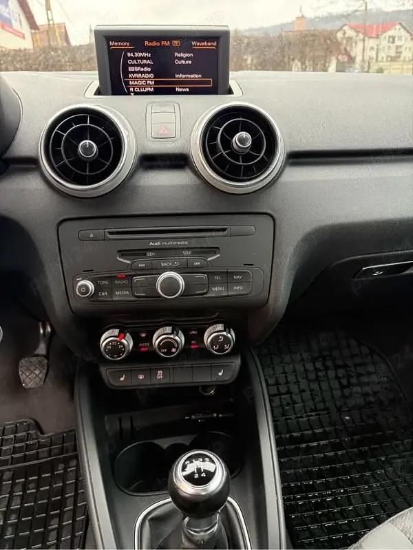 Second-hand Audi A1 Ambition 105 CP (77 kW) 2011 Culoarealbastru Hatchback