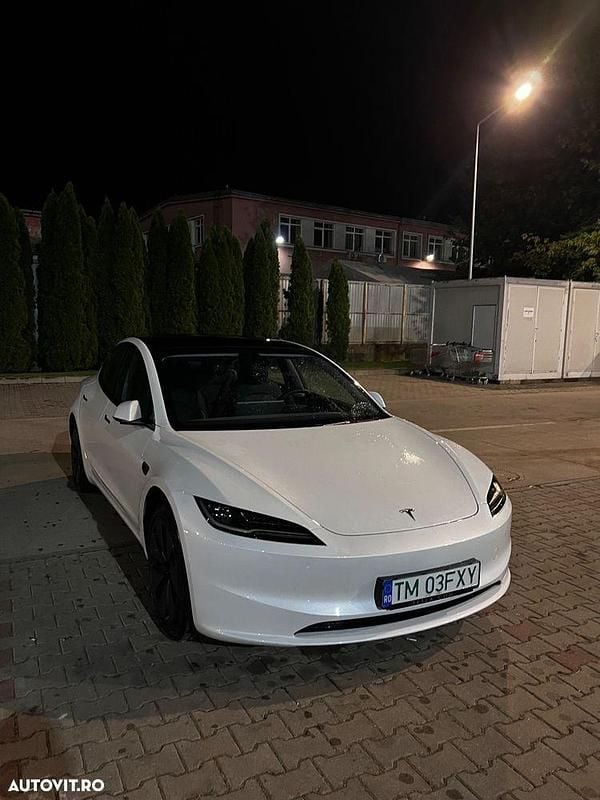 Alb Utilizat 2025 Tesla Model 3 Berlinǎ | 32.900 EUR (Preț bun) - Imagine 1/4