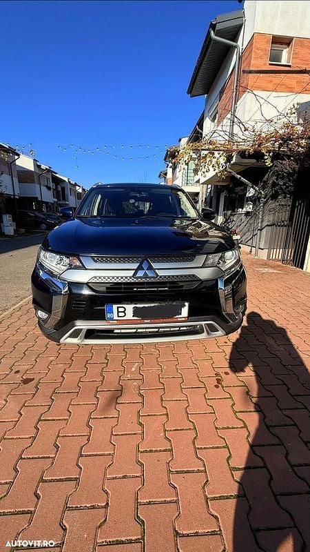 Culoarealbastru Utilizat 2019 Mitsubishi Outlander Invite SUV | 14.500 EUR (Super Preț) - Imagine 1/4