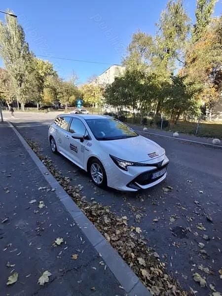 Utilizat 2020 Toyota Corolla Hatchback | 19.000 EUR (Scump) - Imagine 1/4