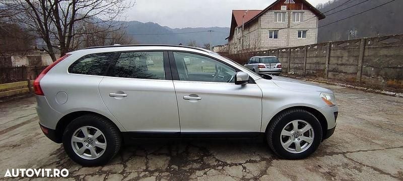 Second-hand Volvo XC60 Momentum 205 CP (150 kW) 2011 Culoareargint SUV