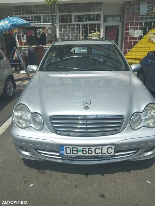 Argint Utilizat 2005 Mercedes C220 Classic Break | 2.600 EUR - Imagine 1/4