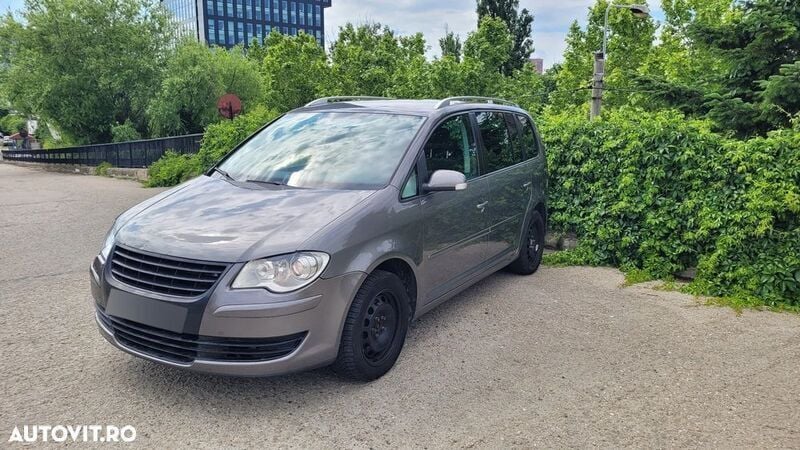Gri Utilizat 2007 VW Touran Comfortline Monovolum | 2.850 EUR (Preț bun) - Imagine 1/4