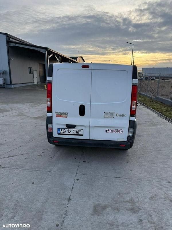 Second-hand Renault Trafic 90 CP (66 kW) 2010 Culoarealb Monovolum