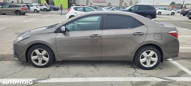 Second-hand Toyota Corolla Anniversary 90 CP (66 kW) 2017 Culoaregri Berlinǎ